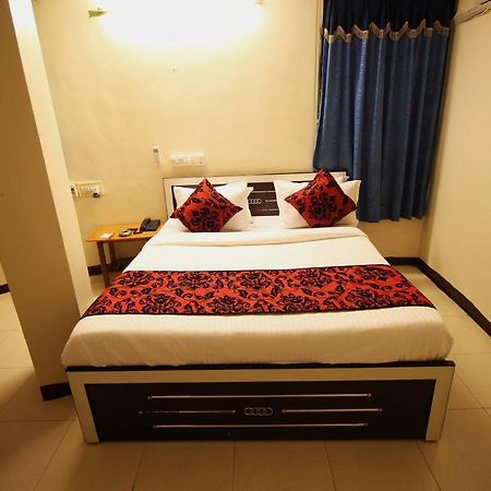 Oyo Hotel Blue Diamond Amhedabad Dış mekan fotoğraf
