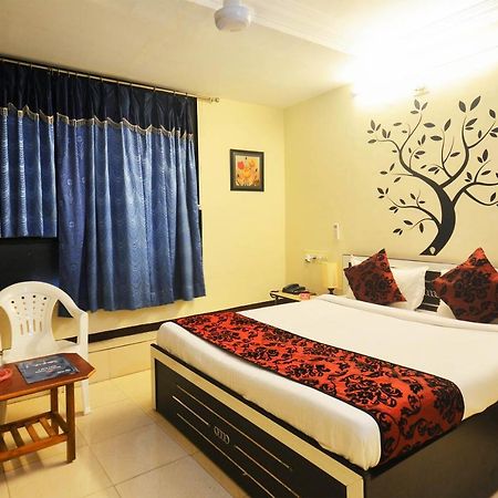 Oyo Hotel Blue Diamond Amhedabad Dış mekan fotoğraf
