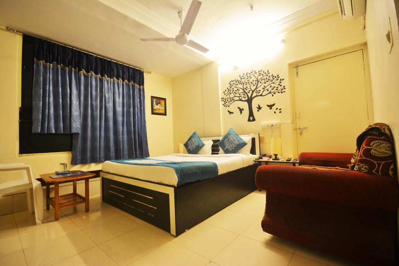Oyo Hotel Blue Diamond Amhedabad Dış mekan fotoğraf