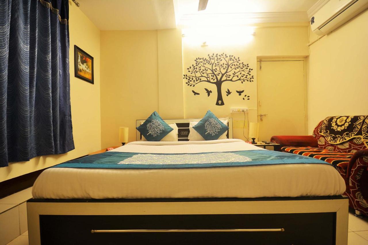 Oyo Hotel Blue Diamond Amhedabad Dış mekan fotoğraf
