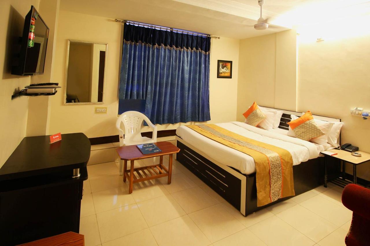 Oyo Hotel Blue Diamond Amhedabad Dış mekan fotoğraf
