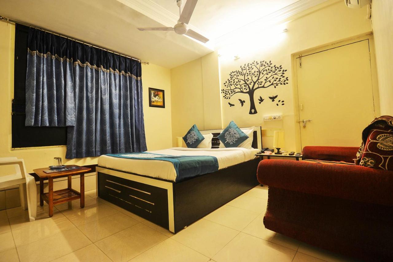Oyo Hotel Blue Diamond Amhedabad Dış mekan fotoğraf